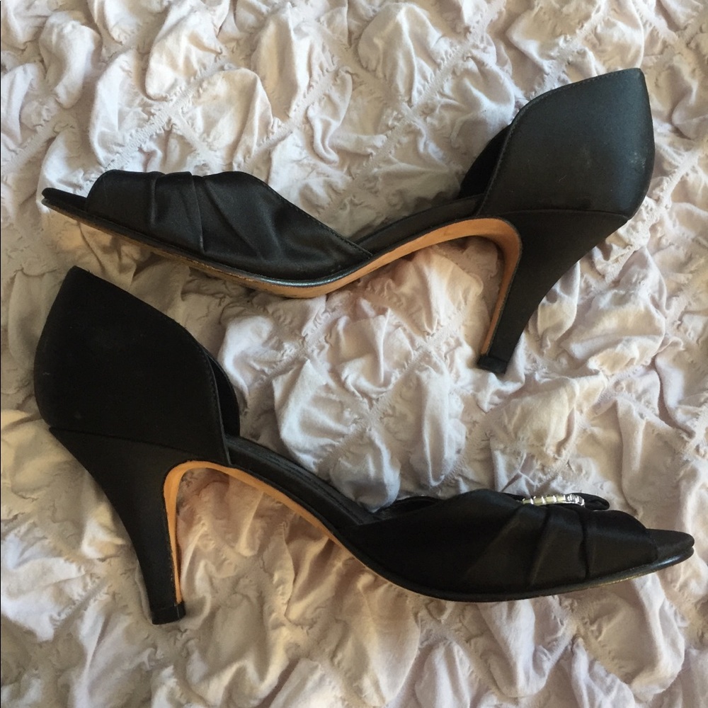 Black satin heels - Kenneth Cole size 9